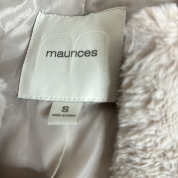 Fuzzy Cream Vest Maurice’s Size Small - Picture 2 of 3